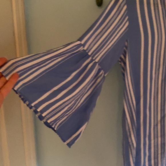 Beautiful blue striped butterfly sleeve blouse - Picture 3 of 6